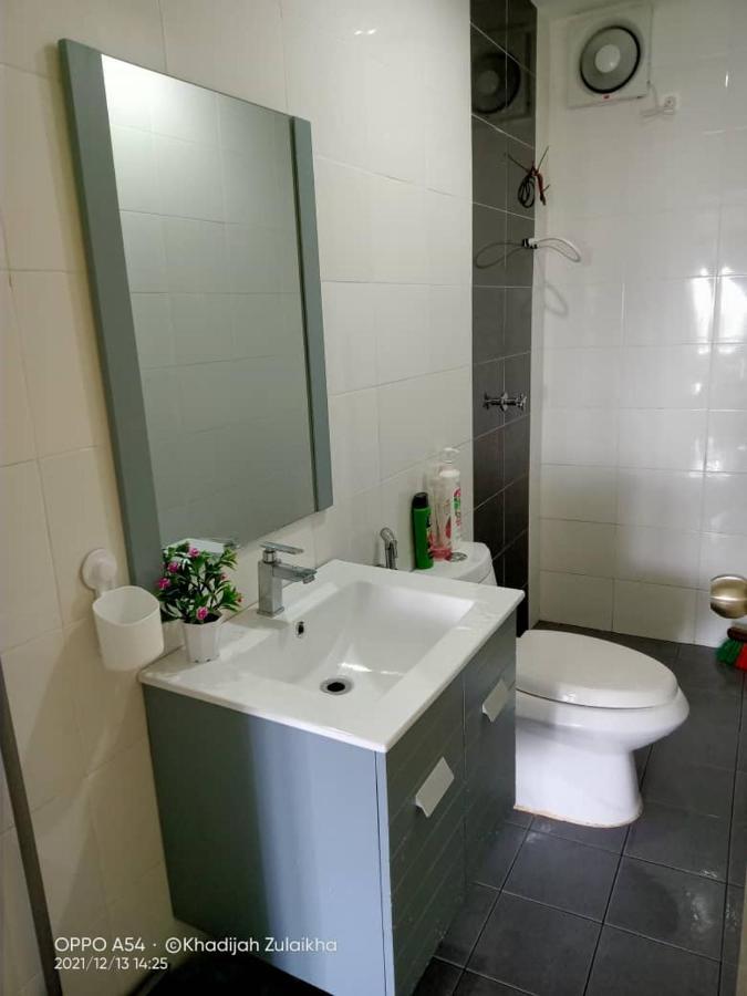 Risqi Apartment 2 Bedroom Wakaf Che Yeh Кота-Бару Экстерьер фото